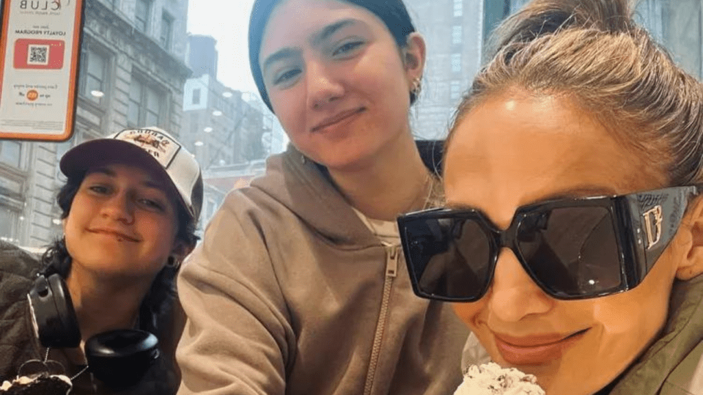 Jennifer Lopez, Emme Maribel Muniz, Lopez