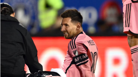 Lionel Messi suffering a minor knee injury